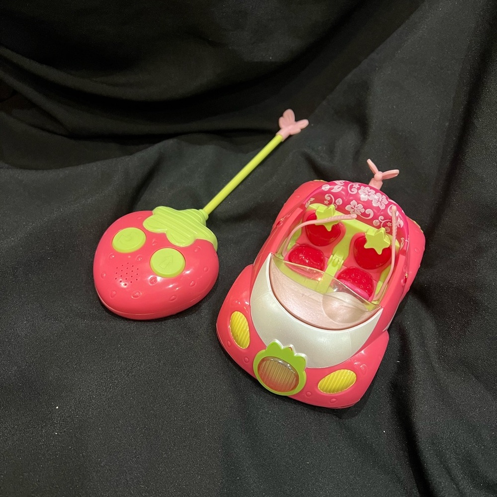 Strawberry Shortcake Toy RC Car 2009 Berry Cruiser